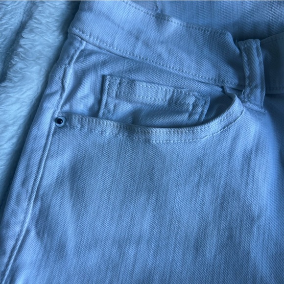 Sneakpeek Women’s US9 White Mid Rise Distressed Jeans - Picture 14 of 14